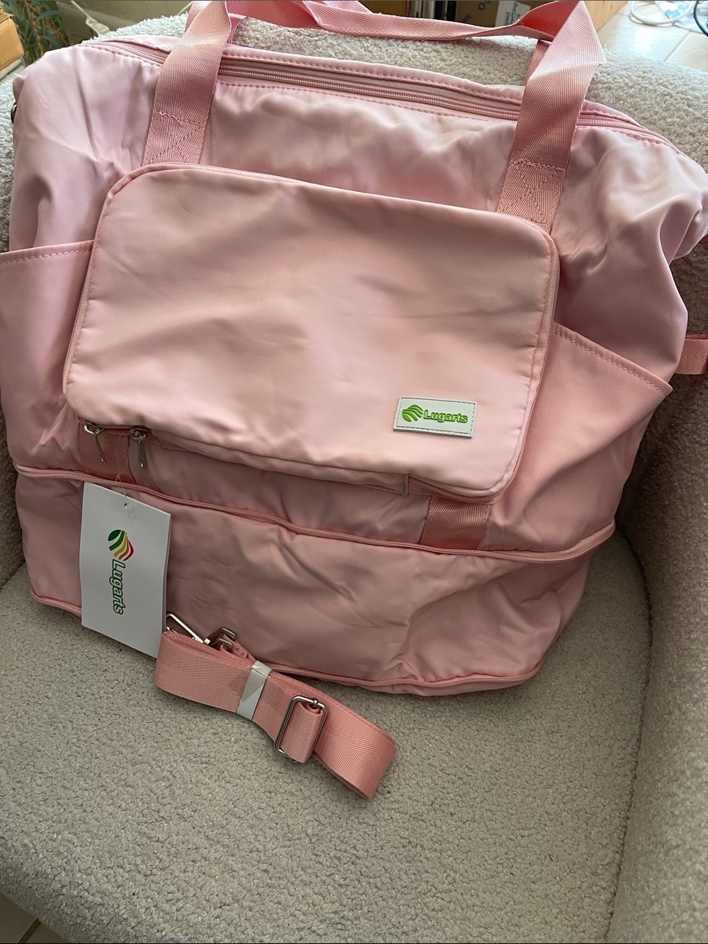 Lugarts Pink Women's Travel Duffel with Detachable Shoulder Strap. New with tags